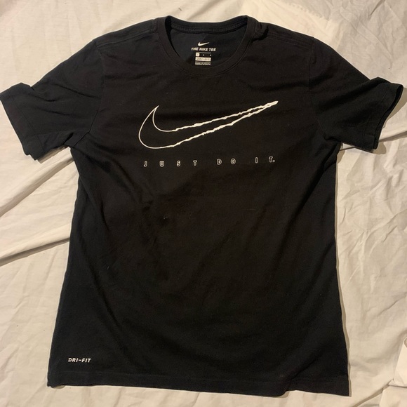 Nike tee - Picture 1 of 3